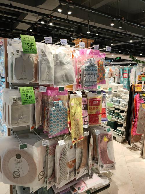 湖北荆门新天城店25档百货区 重点商品陈列与氛围营造探析